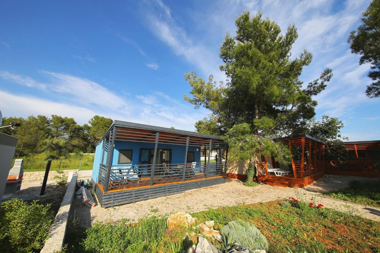 Mobile Home Safir Biograd Na Moru Buitenkant foto