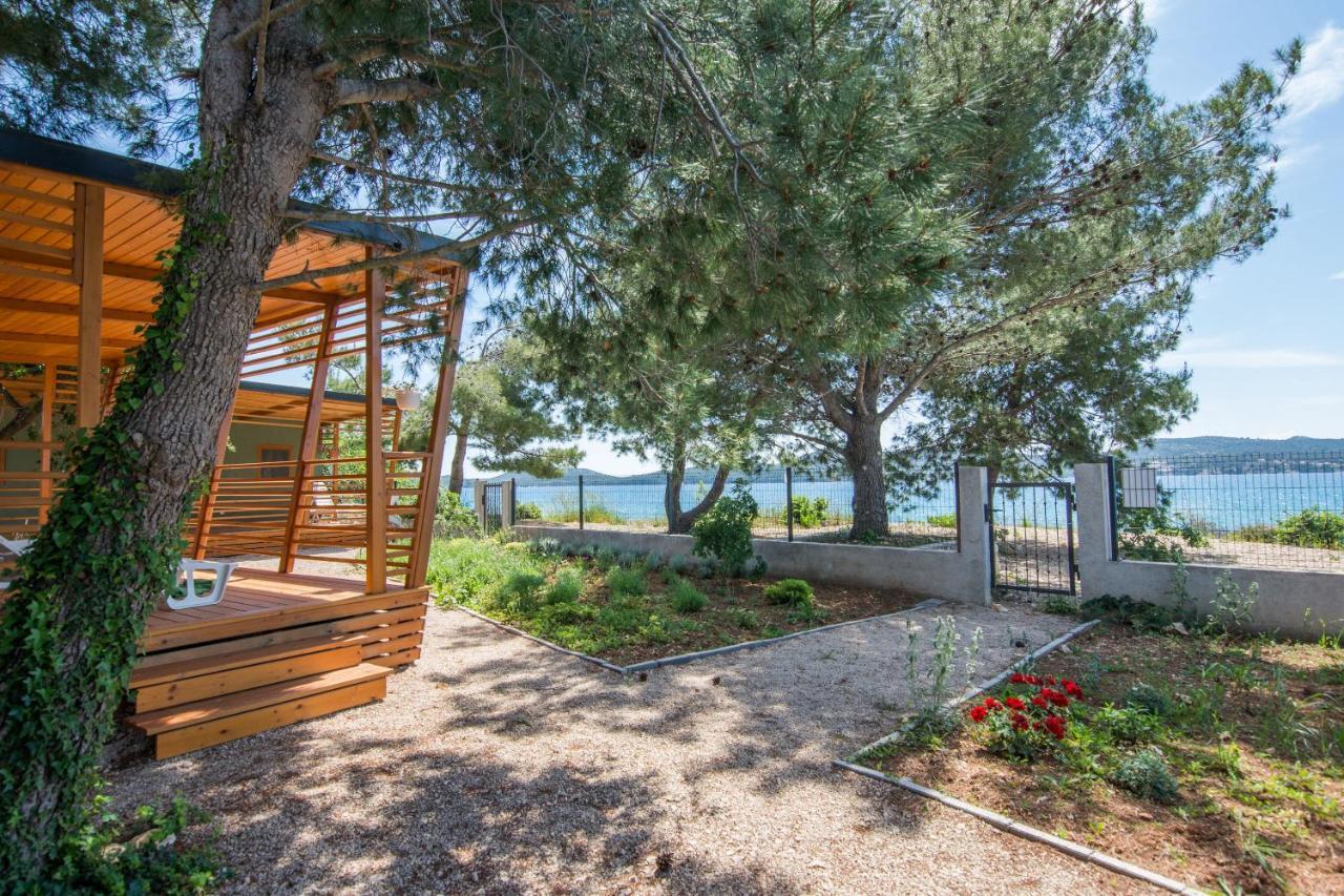 Mobile Home Safir Biograd Na Moru Buitenkant foto