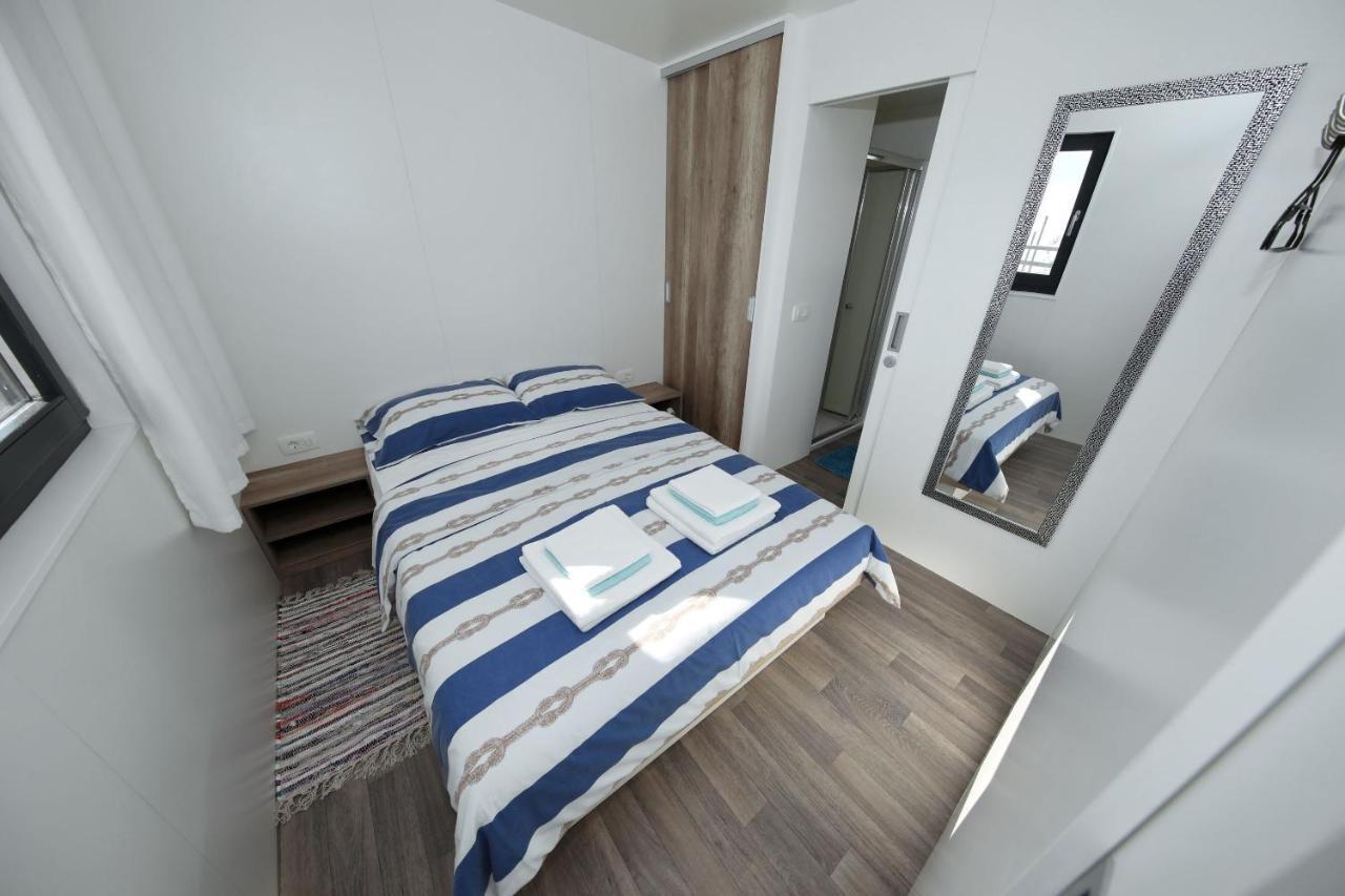 Mobile Home Safir Biograd Na Moru Buitenkant foto